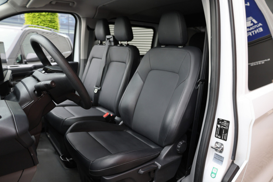 Ford Transit Custom 2.0 TDCI L2H1 DC | DUBBEL CABINE | BPM VRIJ | CARPLAY | NAVIGATIE | CAMERA | PDC V+A | TREKHAAK | LEDEREN BEKLEDING | EURO 6 | BPM VRIJ | 6-ZITTER | DEALER ONDERHOUDEN