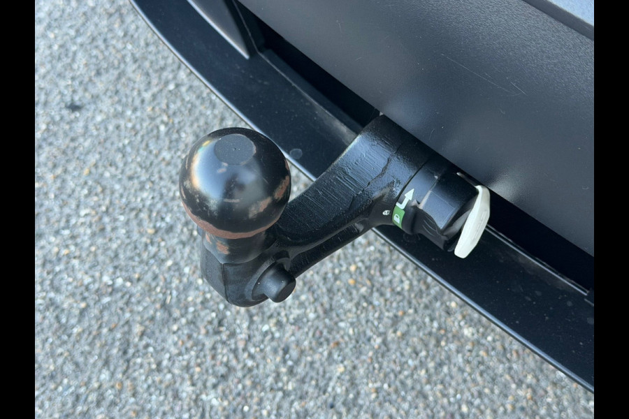 Tesla Model Y Long Range AWD 75 kWh, parelmoer wit, afneembare trekhaak, panoramadak, 1 e eigenaar, NL auto met nap