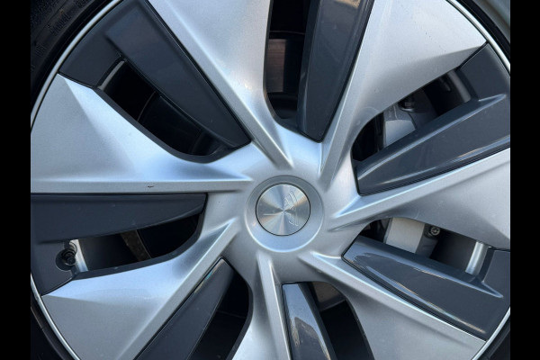 Tesla Model Y Long Range AWD 75 kWh, parelmoer wit, afneembare trekhaak, panoramadak, 1 e eigenaar, NL auto met nap