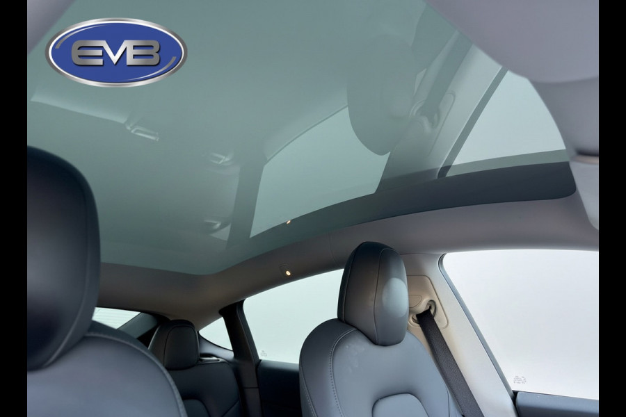 Tesla Model Y Long Range AWD 75 kWh, parelmoer wit, afneembare trekhaak, panoramadak, 1 e eigenaar, NL auto met nap