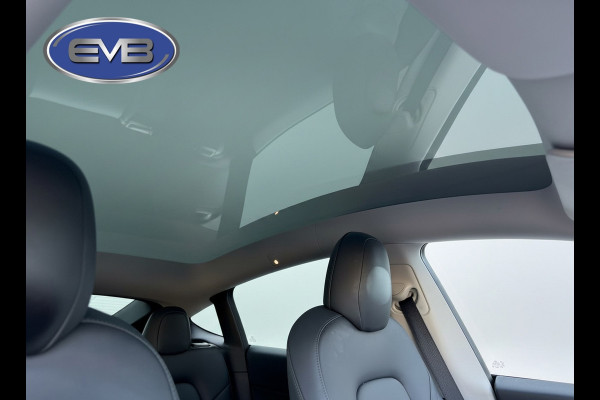 Tesla Model Y Long Range AWD 75 kWh, parelmoer wit, afneembare trekhaak, panoramadak, 1 e eigenaar, NL auto met nap