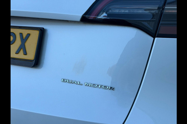 Tesla Model Y Long Range AWD 75 kWh, parelmoer wit, afneembare trekhaak, panoramadak, 1 e eigenaar, NL auto met nap
