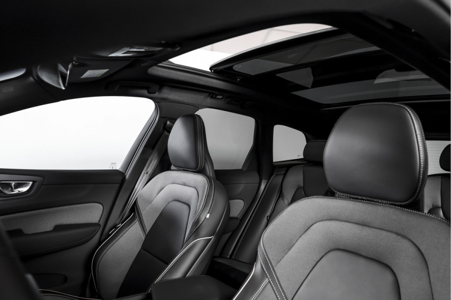 Volvo XC60 2.0 T6 Plug-in hybrid AWD Ultra Black Edition | S/K Panodak | Head-up | 360 Camera | Harman/Kardon | Dig. Cockpit | Adapt. Cruise | Stoel-+Stuurverw. | NAV+App.Connect | ECC | LM 21" | 1498