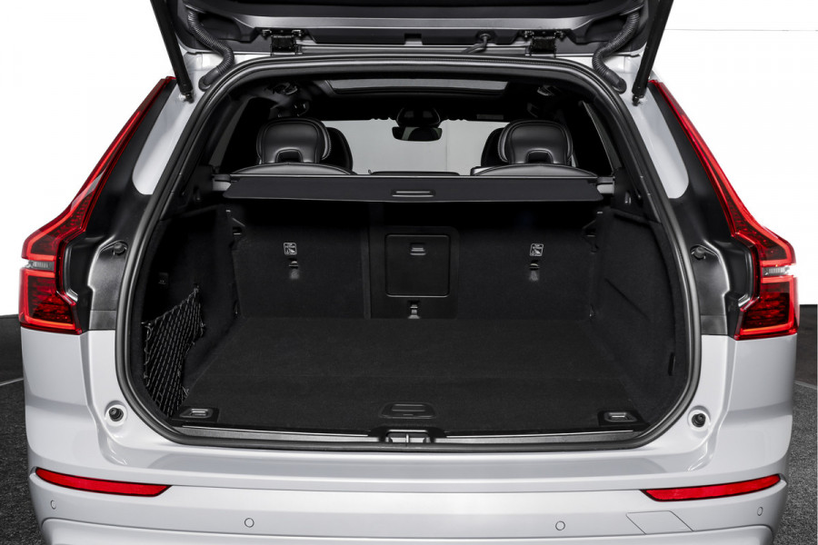 Volvo XC60 2.0 T6 Plug-in hybrid AWD Ultra Black Edition | S/K Panodak | Head-up | 360 Camera | Harman/Kardon | Dig. Cockpit | Adapt. Cruise | Stoel-+Stuurverw. | NAV+App.Connect | ECC | LM 21" | 1498