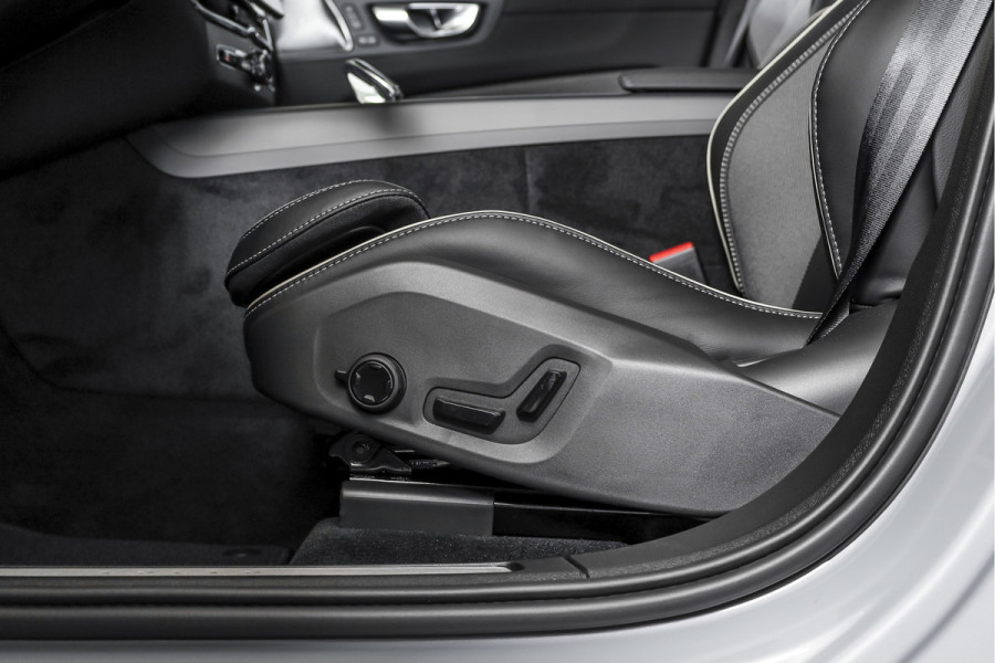 Volvo XC60 2.0 T6 Plug-in hybrid AWD Ultra Black Edition | S/K Panodak | Head-up | 360 Camera | Harman/Kardon | Dig. Cockpit | Adapt. Cruise | Stoel-+Stuurverw. | NAV+App.Connect | ECC | LM 21" | 1498