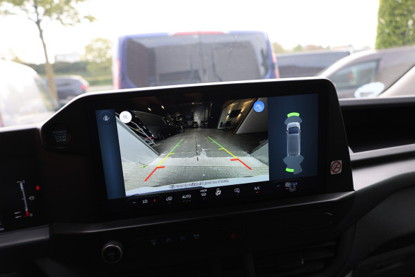 Ford Transit Custom 2.0 TDCI L2H1 DC | DUBBEL CABINE | CARPLAY | NAVIGATIE | CAMERA | PDC V+A | TREKHAAK | LEDEREN BEKLEDING | EURO 6 | BPM VRIJ | 6-ZITTER | DEALER ONDERHOUDEN