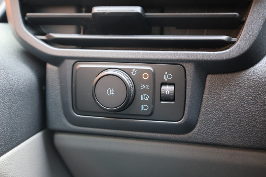 Ford Transit Custom 2.0 TDCI L2H1 DC | DUBBEL CABINE | BPM VRIJ | CARPLAY | NAVIGATIE | CAMERA | PDC V+A | TREKHAAK | LEDEREN BEKLEDING | EURO 6 | BPM VRIJ | 6-ZITTER | DEALER ONDERHOUDEN