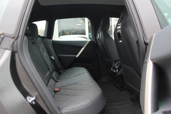 BMW iX xDrive50 High Executive 112 kWh / SOH 97,2% / Trekhaak / Panoramadak / Camera / Leder / 22'' / Luchtvering / Softclose / Harman Kardon / Apple CarPlay / Stoelverwarming / DAB / Dodehoek / ACC