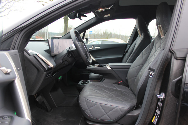 BMW iX xDrive50 High Executive 112 kWh / SOH 97,2% / Trekhaak / Panoramadak / Camera / Leder / 22'' / Luchtvering / Softclose / Harman Kardon / Apple CarPlay / Stoelverwarming / DAB / Dodehoek / ACC
