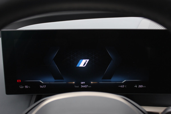 BMW iX xDrive50 High Executive 112 kWh / SOH 97,2% / Trekhaak / Panoramadak / Camera / Leder / 22'' / Luchtvering / Softclose / Harman Kardon / Apple CarPlay / Stoelverwarming / DAB / Dodehoek / ACC