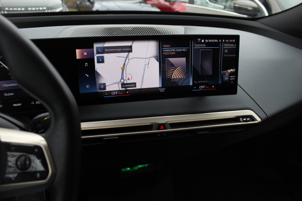 BMW iX xDrive50 High Executive 112 kWh / SOH 97,2% / Trekhaak / Panoramadak / Camera / Leder / 22'' / Luchtvering / Softclose / Harman Kardon / Apple CarPlay / Stoelverwarming / DAB / Dodehoek / ACC