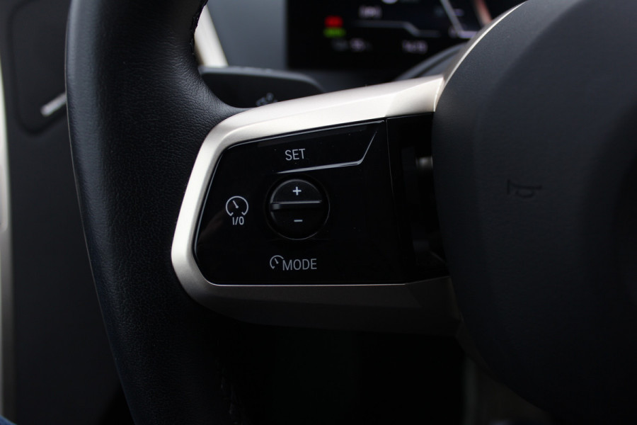 BMW iX xDrive50 High Executive 112 kWh / SOH 97,2% / Trekhaak / Panoramadak / Camera / Leder / 22'' / Luchtvering / Softclose / Harman Kardon / Apple CarPlay / Stoelverwarming / DAB / Dodehoek / ACC