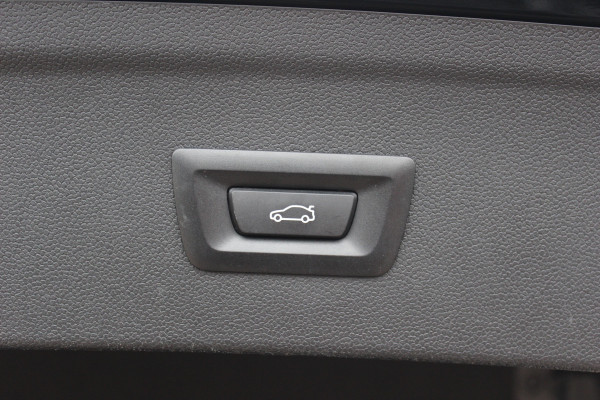 BMW iX xDrive50 High Executive 112 kWh / SOH 97,2% / Trekhaak / Panoramadak / Camera / Leder / 22'' / Luchtvering / Softclose / Harman Kardon / Apple CarPlay / Stoelverwarming / DAB / Dodehoek / ACC