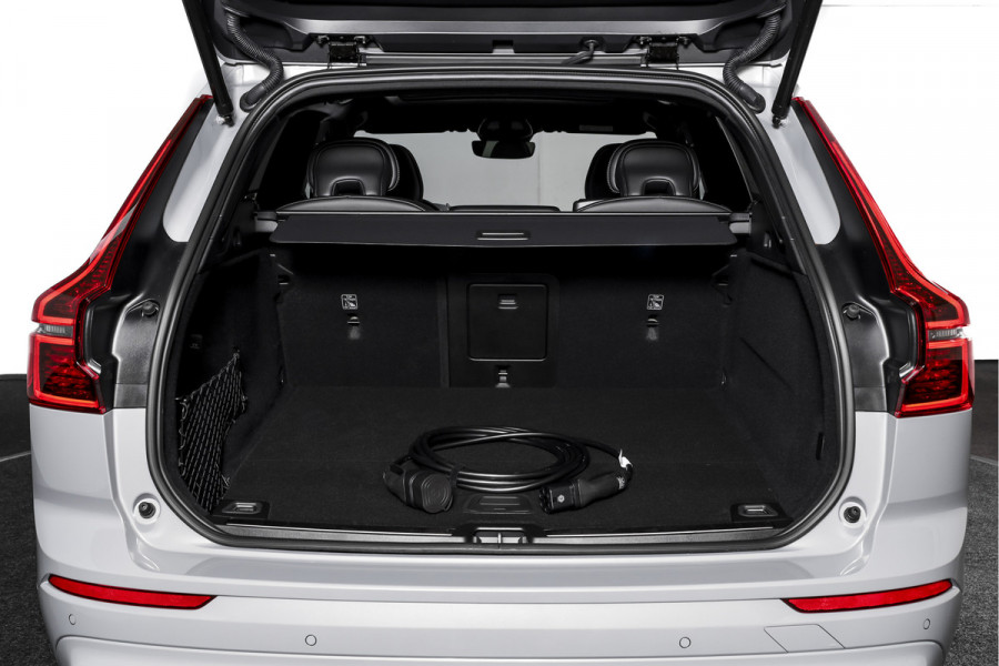 Volvo XC60 2.0 T6 Plug-in hybrid AWD Ultra Black Edition | S/K Panodak | Head-up | 360 Camera | Harman/Kardon | Dig. Cockpit | Adapt. Cruise | Stoel-+Stuurverw. | NAV+App.Connect | ECC | LM 21" | 1498