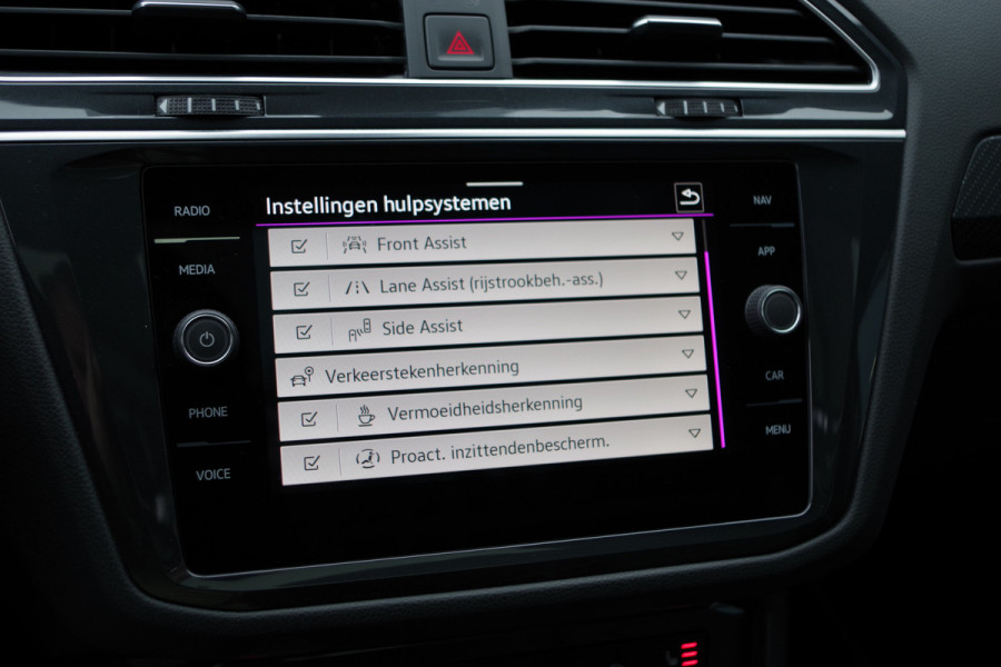 Volkswagen Tiguan 1.4 TSI eHybrid 245 PK R-Line BNS+, Panoramadak, Leder, Matrix-LED, Adap. Cruise Control