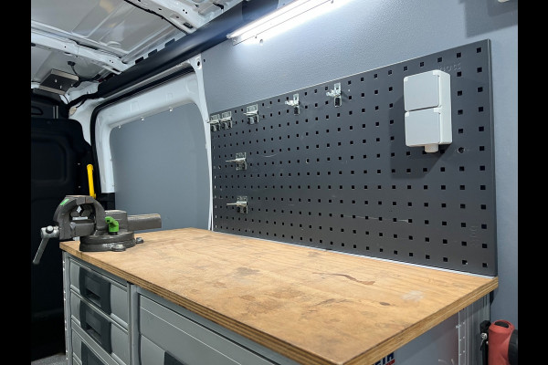 Ford E-Transit SERVICEWAGEN ELEKTRISCH 350 L2H2 Trend 68 kWh BOTT INRICHTING, V230 OMVORMER, LUXE UITVOERING, RIJKLAARPRIJS!