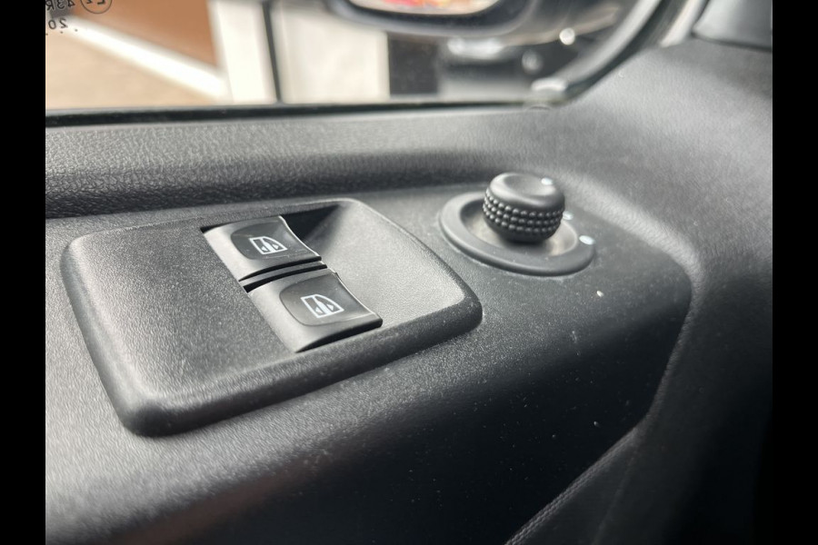 Renault Trafic 2.0 dCi E6 120pk Comfort 3p Lease €236 p/m, Airco, PDC, Cruise controle, Onderhoudshistorie aanwezig