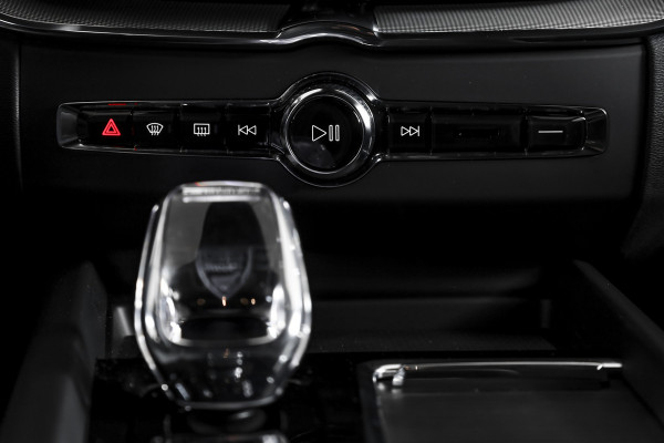 Volvo XC60 2.0 T6 Plug-in hybrid AWD Ultra Black Edition | S/K Panodak | Head-up | 360 Camera | Harman/Kardon | Dig. Cockpit | Adapt. Cruise | Stoel-+Stuurverw. | NAV+App.Connect | ECC | LM 21" | 1508