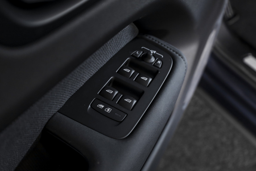 Volvo XC60 2.0 T6 Plug-in hybrid AWD Ultra Black Edition | S/K Panodak | Head-up | 360 Camera | Harman/Kardon | Dig. Cockpit | Adapt. Cruise | Stoel-+Stuurverw. | NAV+App.Connect | ECC | LM 21" | 1508