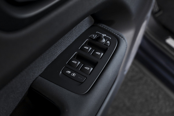 Volvo XC60 2.0 T6 Plug-in hybrid AWD Ultra Black Edition | S/K Panodak | Head-up | 360 Camera | Harman/Kardon | Dig. Cockpit | Adapt. Cruise | Stoel-+Stuurverw. | NAV+App.Connect | ECC | LM 21" | 1508