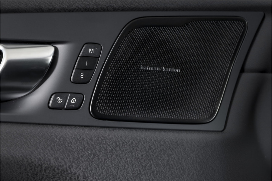 Volvo XC60 2.0 T6 Plug-in hybrid AWD Ultra Black Edition | S/K Panodak | Head-up | 360 Camera | Harman/Kardon | Dig. Cockpit | Adapt. Cruise | Stoel-+Stuurverw. | NAV+App.Connect | ECC | LM 21" | 1508