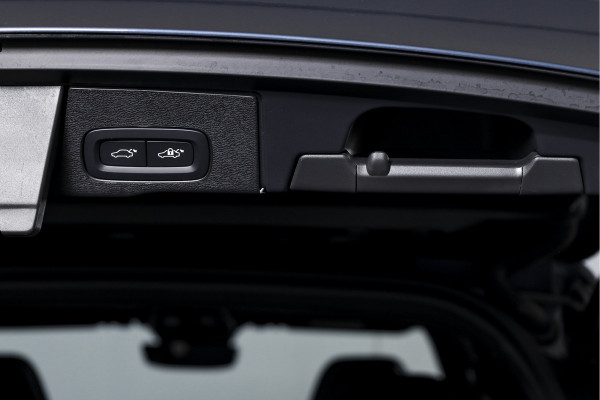 Volvo XC60 2.0 T6 Plug-in hybrid AWD Ultra Black Edition | S/K Panodak | Head-up | 360 Camera | Harman/Kardon | Dig. Cockpit | Adapt. Cruise | Stoel-+Stuurverw. | NAV+App.Connect | ECC | LM 21" | 1508