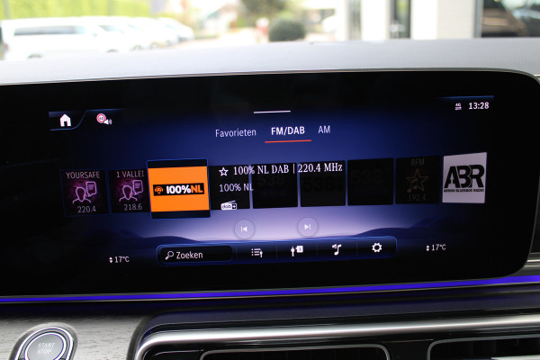 Mercedes-Benz Eqv 300 L2 / AMG / Panorama / 7-Persoons / Burmester / Electr Stoelen / Vol Opties / NIEUWSTAAT