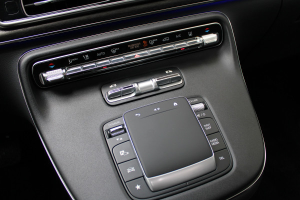 Mercedes-Benz Eqv 300 L2 / AMG / Panorama / 7-Persoons / Burmester / Electr Stoelen / Vol Opties / NIEUWSTAAT