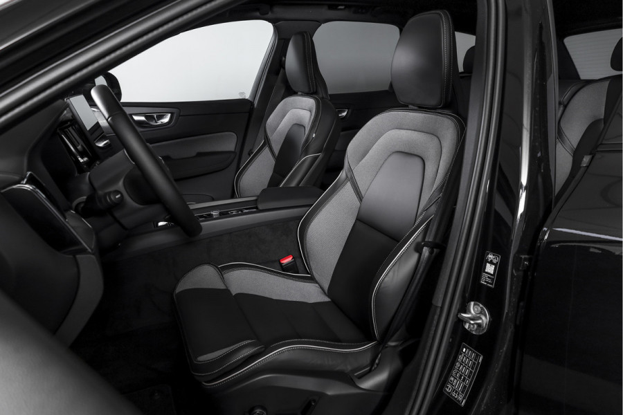 Volvo XC60 2.0 T6 Plug-in hybrid AWD Ultra Black Edition | S/K Panodak | Head-up | 360 Camera | Harman/Kardon | Dig. Cockpit | Adapt. Cruise | Stoel-+Stuurverw. | NAV+App.Connect | ECC | LM 21" | 0630