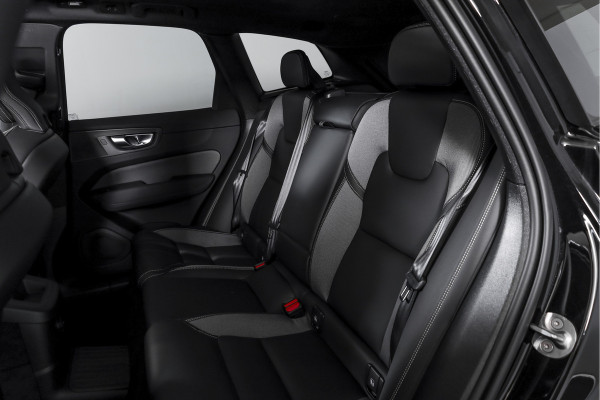 Volvo XC60 2.0 T6 Plug-in hybrid AWD Ultra Black Edition | S/K Panodak | Head-up | 360 Camera | Harman/Kardon | Dig. Cockpit | Adapt. Cruise | Stoel-+Stuurverw. | NAV+App.Connect | ECC | LM 21" | 0630