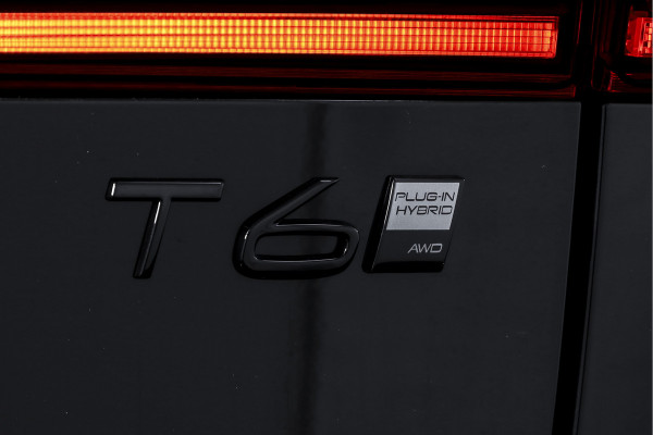 Volvo XC60 2.0 T6 Plug-in hybrid AWD Ultra Black Edition | S/K Panodak | Head-up | 360 Camera | Harman/Kardon | Dig. Cockpit | Adapt. Cruise | Stoel-+Stuurverw. | NAV+App.Connect | ECC | LM 21" | 0630