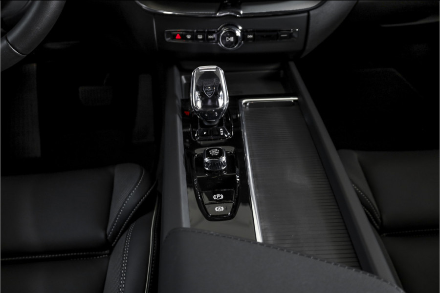 Volvo XC60 2.0 T6 Plug-in hybrid AWD Ultra Black Edition | S/K Panodak | Head-up | 360 Camera | Harman/Kardon | Dig. Cockpit | Adapt. Cruise | Stoel-+Stuurverw. | NAV+App.Connect | ECC | LM 21" | 0630