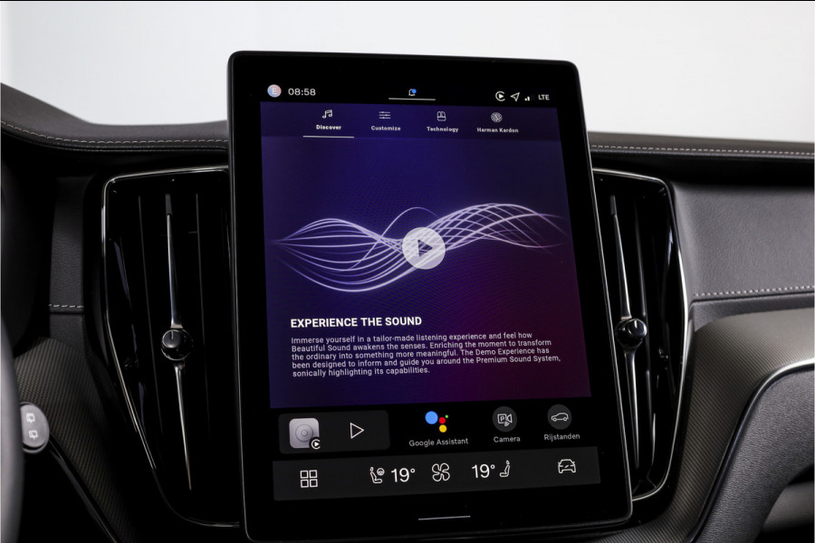 Volvo XC60 2.0 T6 Plug-in hybrid AWD Ultra Black Edition | S/K Panodak | Head-up | 360 Camera | Harman/Kardon | Dig. Cockpit | Adapt. Cruise | Stoel-+Stuurverw. | NAV+App.Connect | ECC | LM 21" | 0630