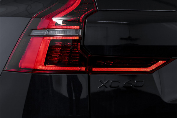 Volvo XC60 2.0 T6 Plug-in hybrid AWD Ultra Black Edition | S/K Panodak | Head-up | 360 Camera | Harman/Kardon | Dig. Cockpit | Adapt. Cruise | Stoel-+Stuurverw. | NAV+App.Connect | ECC | LM 21" | 0630