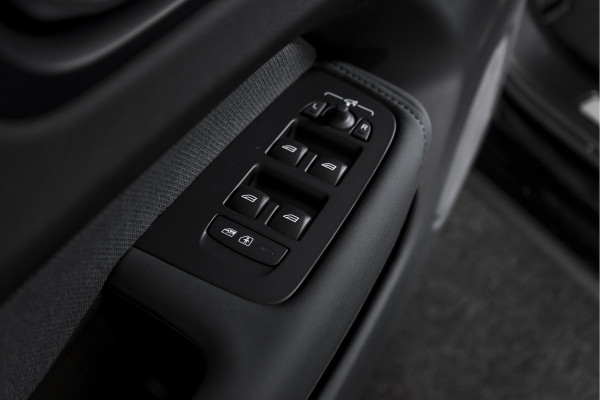 Volvo XC60 2.0 T6 Plug-in hybrid AWD Ultra Black Edition | S/K Panodak | Head-up | 360 Camera | Harman/Kardon | Dig. Cockpit | Adapt. Cruise | Stoel-+Stuurverw. | NAV+App.Connect | ECC | LM 21" | 0630