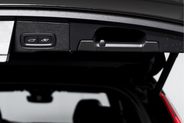 Volvo XC60 2.0 T6 Plug-in hybrid AWD Ultra Black Edition | S/K Panodak | Head-up | 360 Camera | Harman/Kardon | Dig. Cockpit | Adapt. Cruise | Stoel-+Stuurverw. | NAV+App.Connect | ECC | LM 21" | 0630