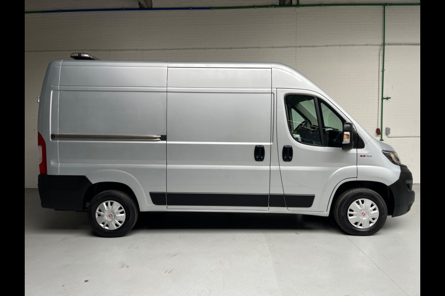 Fiat Ducato Automaat 30 2.3 MultiJet 140pk euro6 L2H2 3Persoons Airco Navigatie Trekhaak Zilvergrijs Metallic RIJKLAARPRIJS!