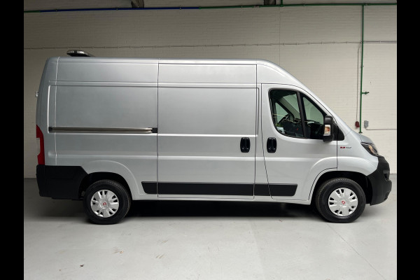 Fiat Ducato Automaat 30 2.3 MultiJet 140pk euro6 L2H2 3Persoons Airco Navigatie Trekhaak Zilvergrijs Metallic RIJKLAARPRIJS!