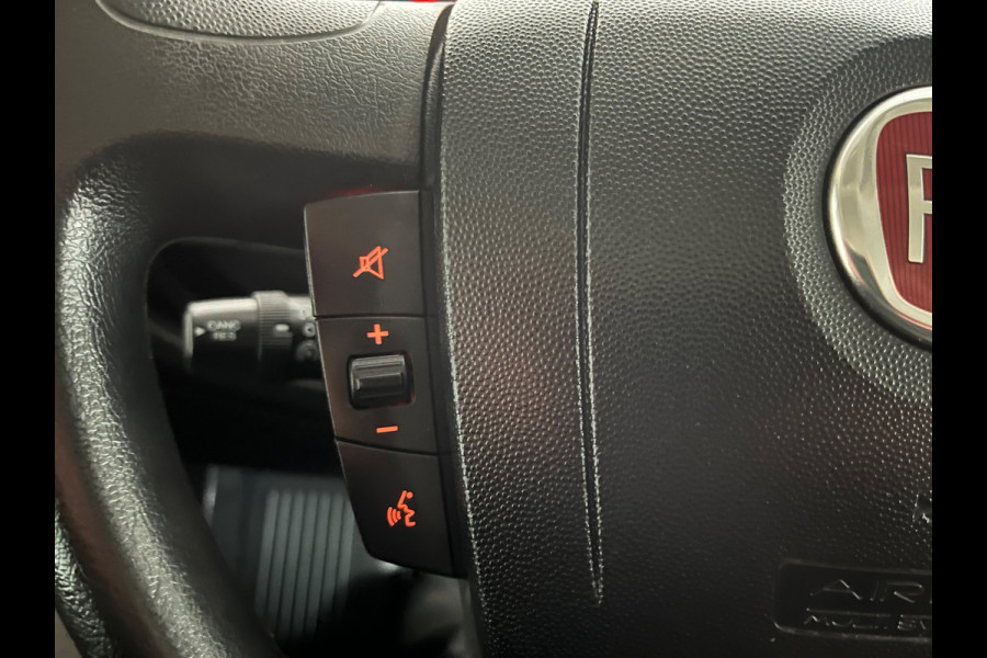 Fiat Ducato Automaat 30 2.3 MultiJet 140pk euro6 L2H2 3Persoons Airco Navigatie Trekhaak Zilvergrijs Metallic RIJKLAARPRIJS!