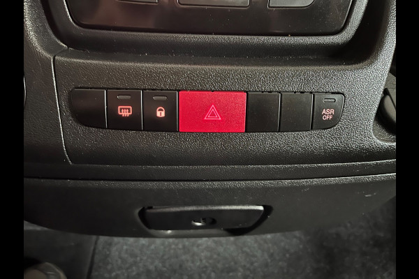 Fiat Ducato Automaat 30 2.3 MultiJet 140pk euro6 L2H2 3Persoons Airco Navigatie Trekhaak Zilvergrijs Metallic RIJKLAARPRIJS!