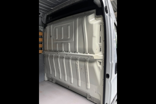 Fiat Ducato Automaat 30 2.3 MultiJet 140pk euro6 L2H2 3Persoons Airco Navigatie Trekhaak Zilvergrijs Metallic RIJKLAARPRIJS!