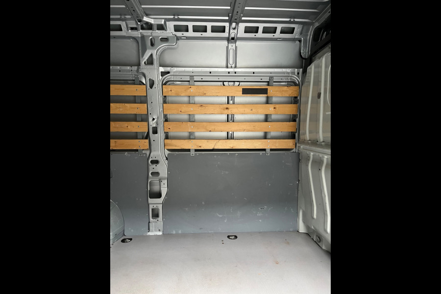 Fiat Ducato Automaat 30 2.3 MultiJet 140pk euro6 L2H2 3Persoons Airco Navigatie Trekhaak Zilvergrijs Metallic RIJKLAARPRIJS!