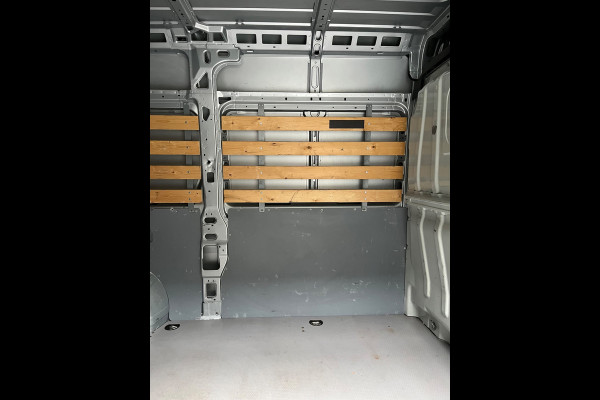 Fiat Ducato Automaat 30 2.3 MultiJet 140pk euro6 L2H2 3Persoons Airco Navigatie Trekhaak Zilvergrijs Metallic RIJKLAARPRIJS!