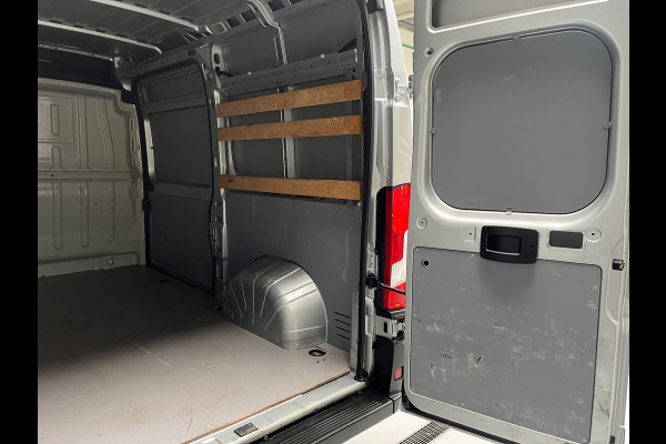 Fiat Ducato Automaat 30 2.3 MultiJet 140pk euro6 L2H2 3Persoons Airco Navigatie Trekhaak Zilvergrijs Metallic RIJKLAARPRIJS!