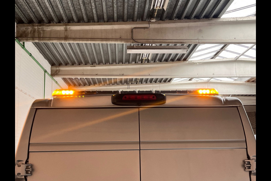 Fiat Ducato Automaat 30 2.3 MultiJet 140pk euro6 L2H2 3Persoons Airco Navigatie Trekhaak Zilvergrijs Metallic RIJKLAARPRIJS!