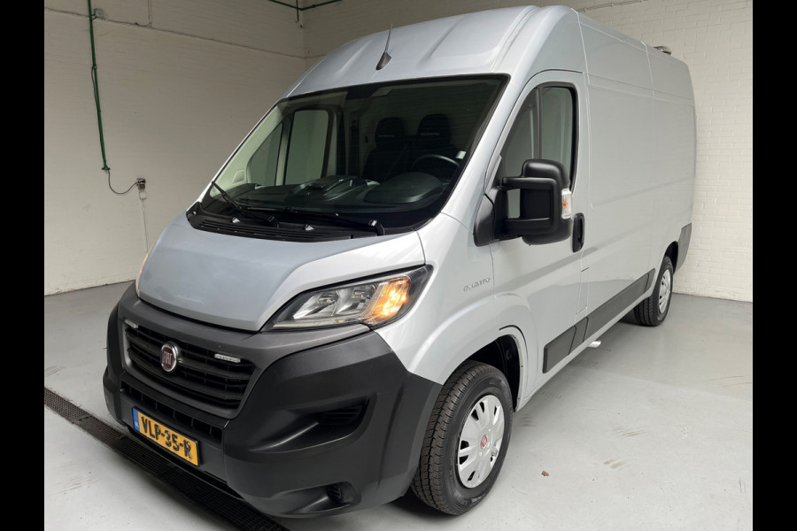 Fiat Ducato Automaat 30 2.3 MultiJet 140pk euro6 L2H2 3Persoons Airco Navigatie Trekhaak Zilvergrijs Metallic RIJKLAARPRIJS!