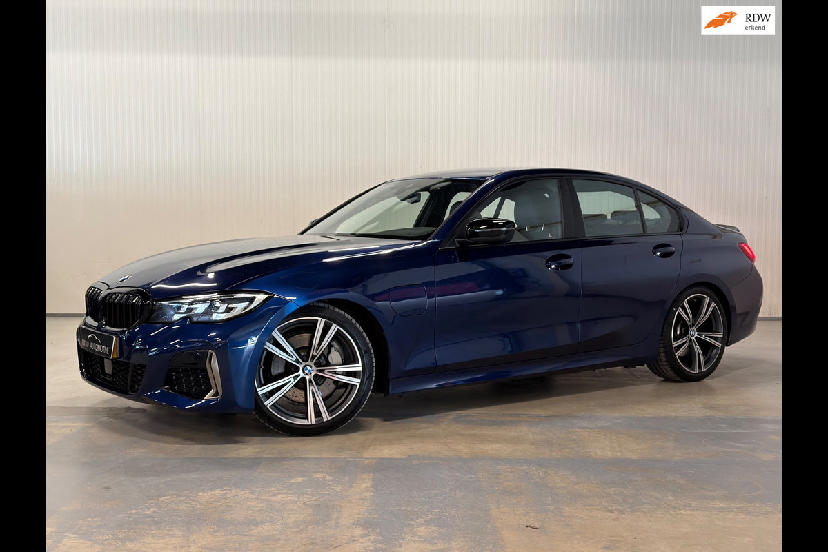 BMW 3-serie 330e High Executive | M-SPORT | ACC | LEDER | ZWART HEMEL