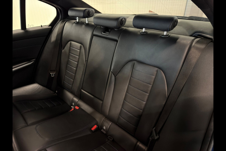 BMW 3-serie 330e High Executive | M-SPORT | ACC | LEDER | ZWART HEMEL
