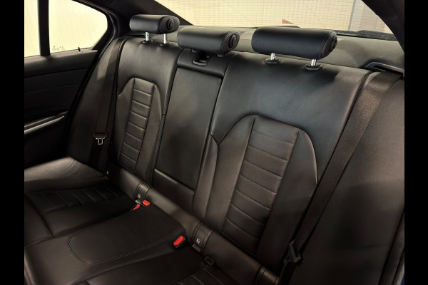 BMW 3-serie 330e High Executive | M-SPORT | ACC | LEDER | ZWART HEMEL
