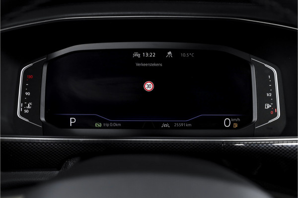 Volkswagen T-Cross 1.0 TSI 115 PK R-Line - Automaat | Dig. Cockpit | Adapt. Cruise | Camera | PDC | App. Connect | ECC | DAB | LM 18" | 2240